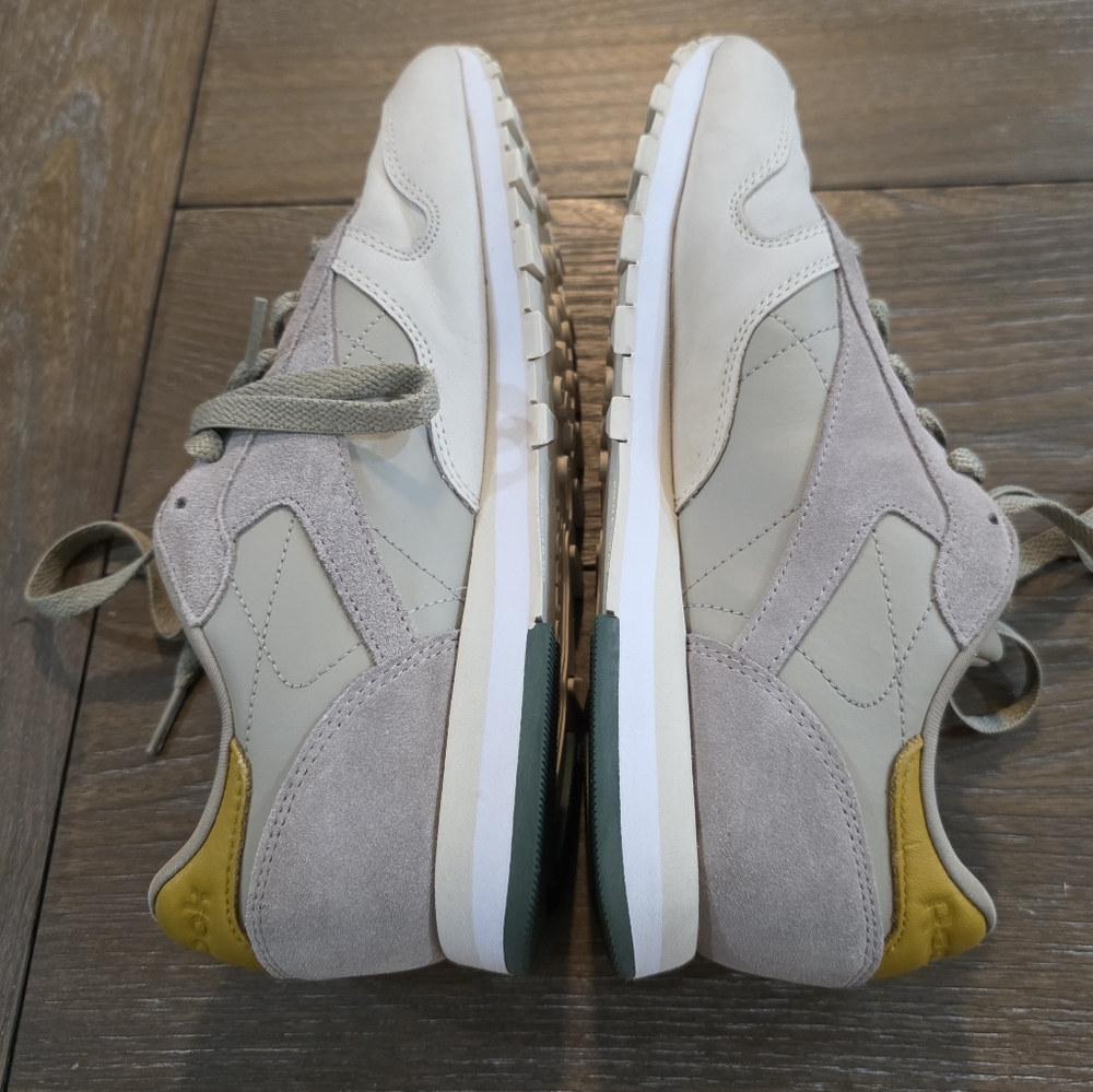 Reebok Classic Leather Sneaker, Women's Size 8 - Picture 5 of 9